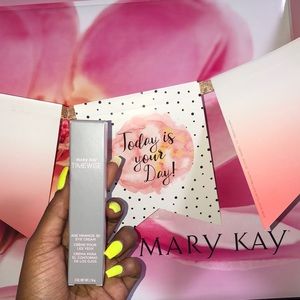 Age Minimize 3D Eye Cream 💕🤩